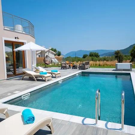 Drogarati Retreat By * Chaliotata